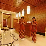 מלון Crowne Plaza Convention Center & Thermal By Ihg 5*