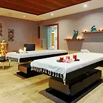 מלון Crowne Plaza Convention Center & Thermal By Ihg
