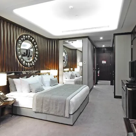 Crowne Plaza Convention Center & Thermal By Ihg 5*