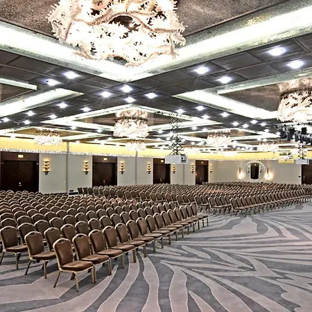 Crowne Plaza Convention Center & Thermal By Ihg 5*