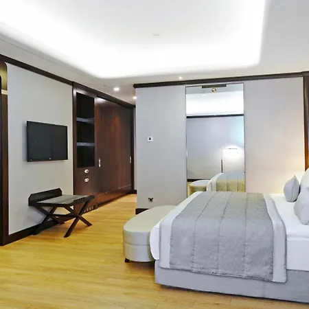 Crowne Plaza Convention Center & Thermal By Ihg 5*