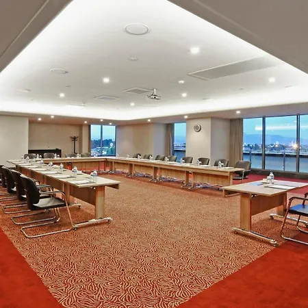 Crowne Plaza Convention Center & Thermal By Ihg 5*