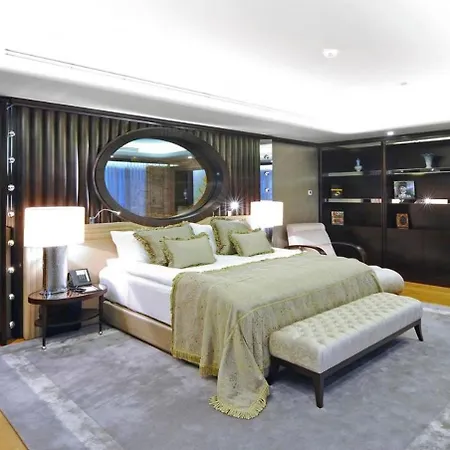 Crowne Plaza Convention Center & Thermal By Ihg 5*