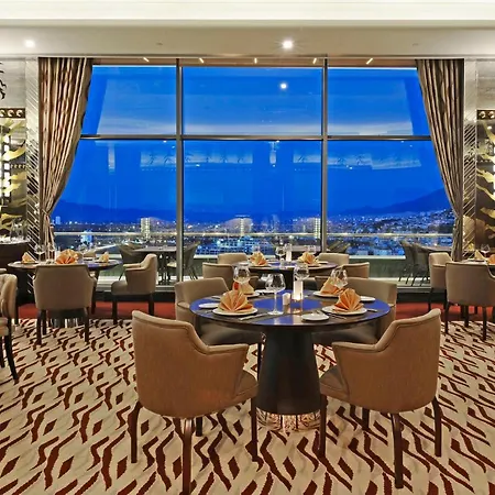 Crowne Plaza Convention Center & Thermal By Ihg 5*