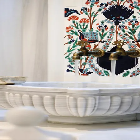 Crowne Plaza Convention Center & Thermal By Ihg 5*