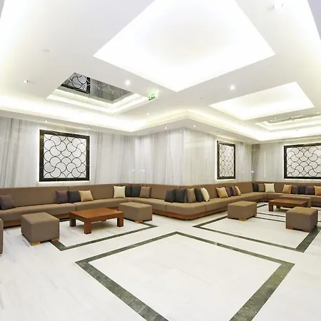 מלון Crowne Plaza Convention Center & Thermal By Ihg