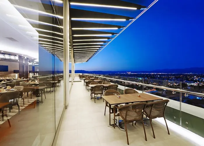 Crowne Plaza Convention Center & Thermal By Ihg Отель