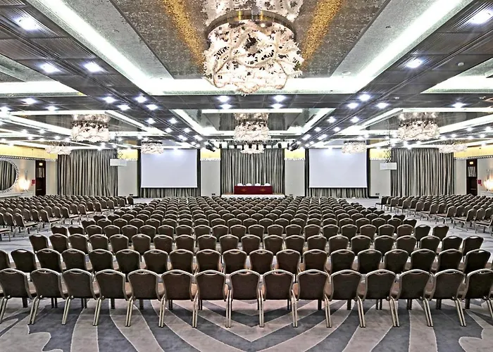 Crowne Plaza Convention Center & Thermal By Ihg Отель 5*