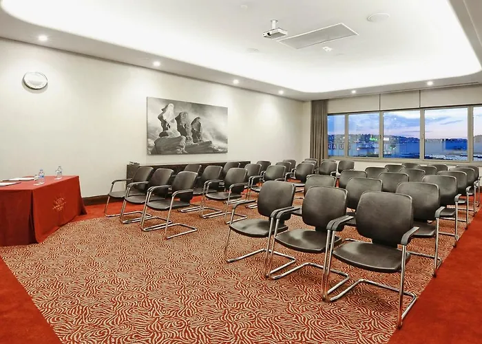 Отель Crowne Plaza Convention Center & Thermal By Ihg