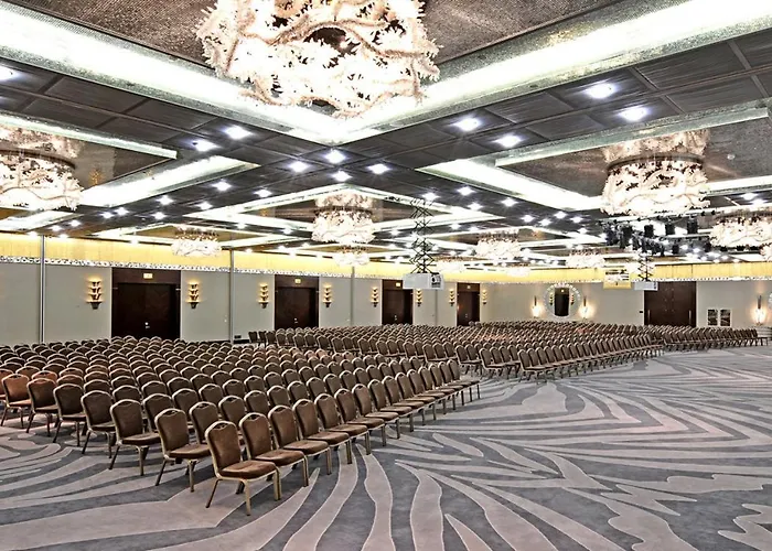 Crowne Plaza Convention Center & Thermal By Ihg 5*