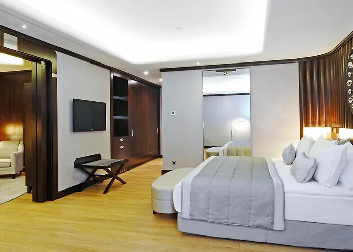 Crowne Plaza Convention Center & Thermal By Ihg 5*