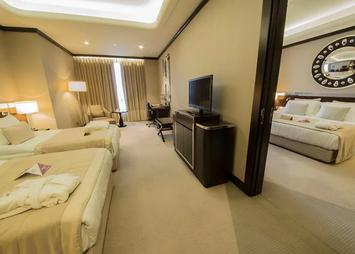 Отель Crowne Plaza Convention Center & Thermal By Ihg