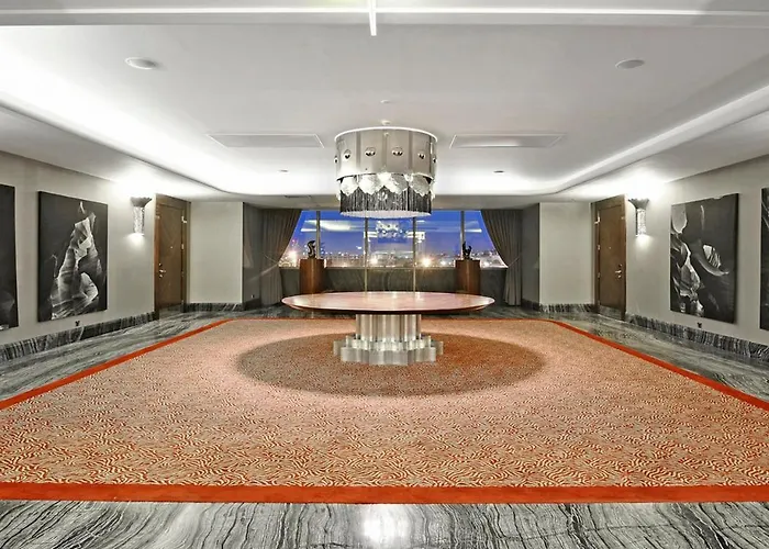 Отель Crowne Plaza Convention Center & Thermal By Ihg