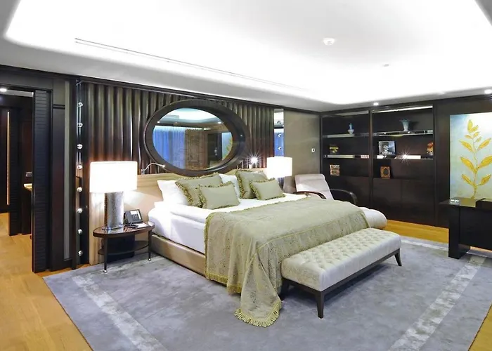 Crowne Plaza Convention Center & Thermal By Ihg 5*