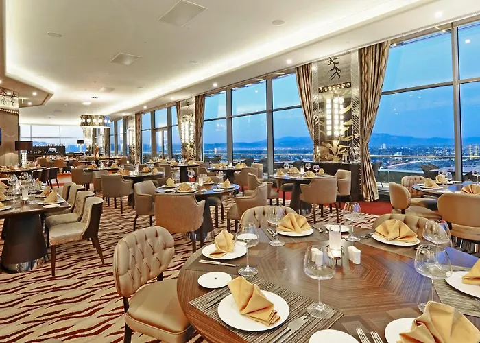 Отель Crowne Plaza Convention Center & Thermal By Ihg 5*