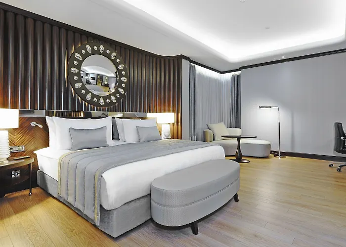 Отель Crowne Plaza Convention Center & Thermal By Ihg 5*